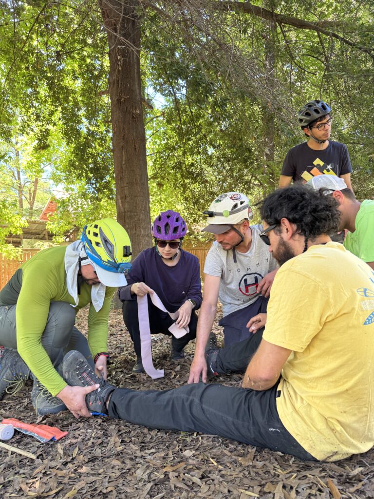 Curso WAFA en Chile con prácticas presenciales en primeros auxilios outdoor