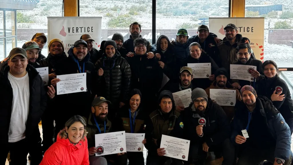 Capacitación WFR realizada por Summit Trekking Adventure en el Refugio Paine Grande para colaboradores de Vértice y guardaparques de CONAF.
